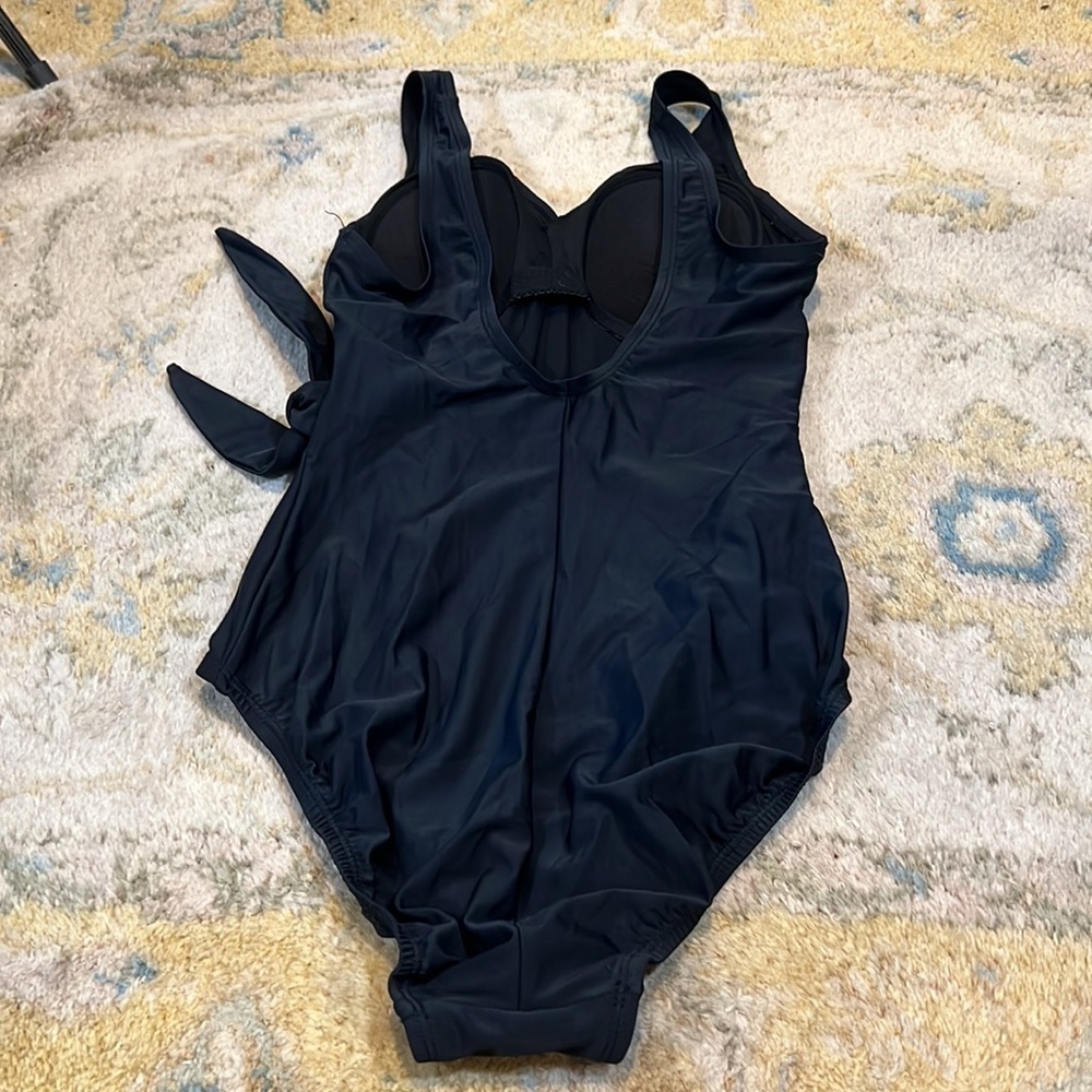 ⭐️Shore Shapes One-Piece, Side Tie, Beautiful Suit! Excellent Condition, Size 8